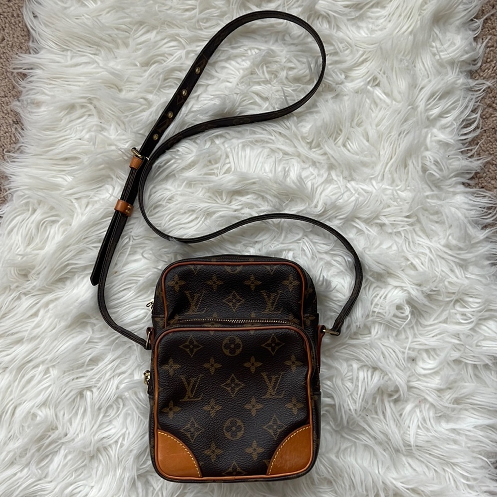 LOUIS VUITTON Monogram Amazone Crossbody